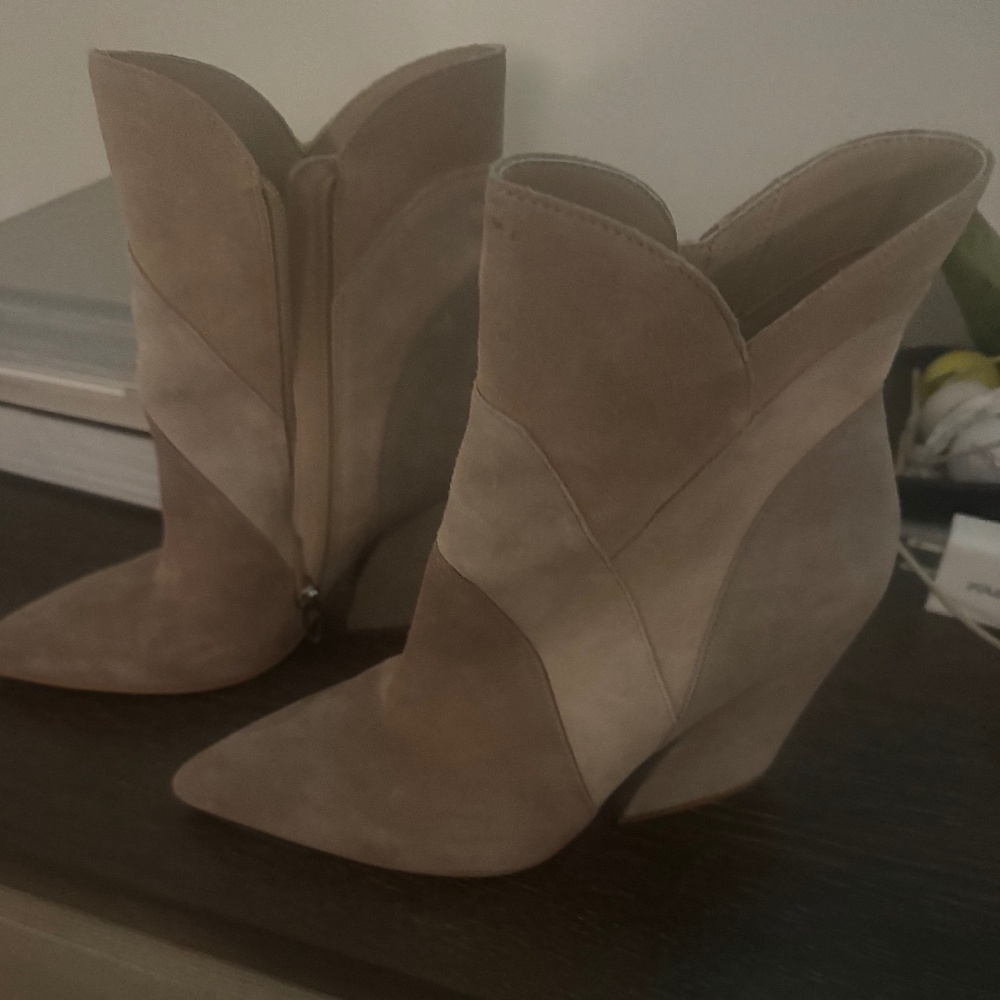 Dolce vita Neena taupe suede boots